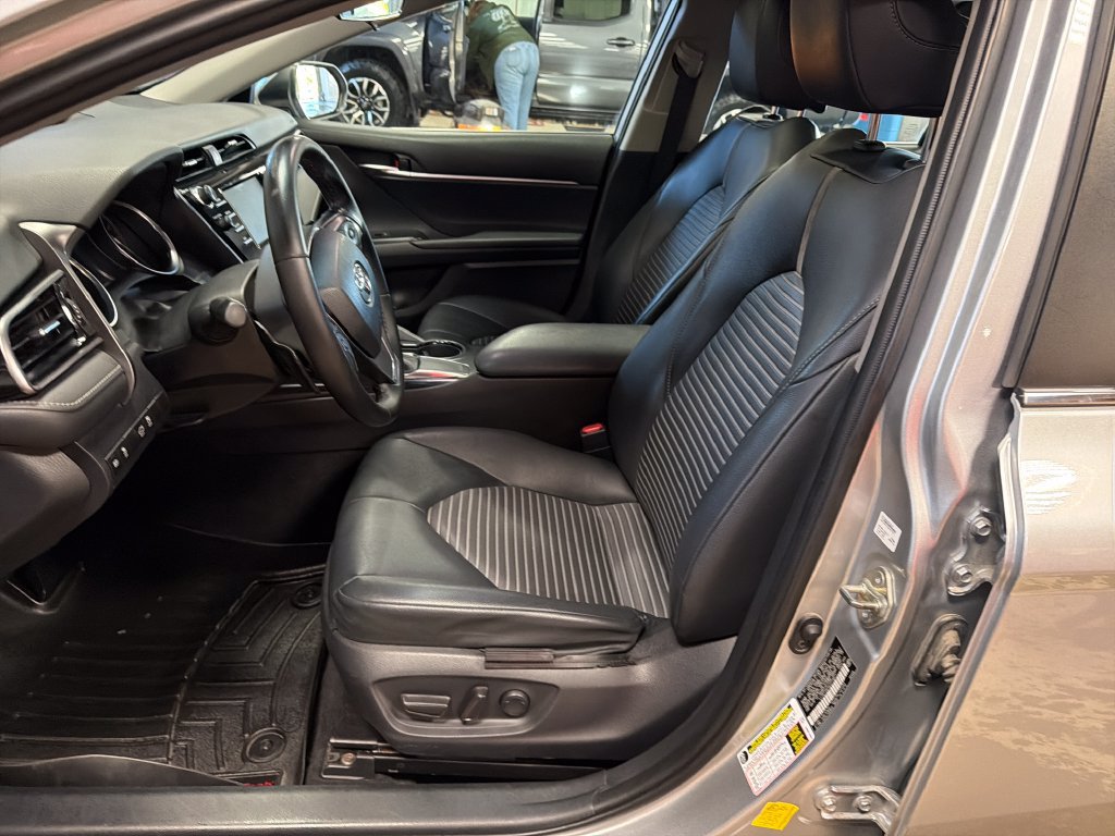 Used 2019 Toyota Camry SE FWD image 13