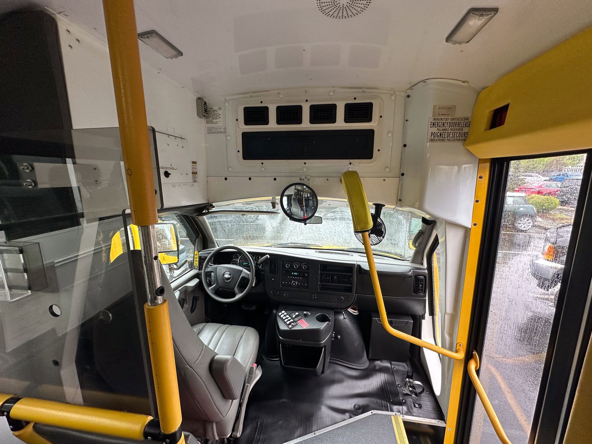 Used 2014 Chevrolet Express 3500 RWD image 11