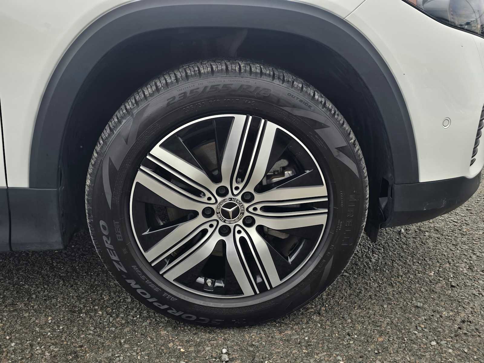 Used 2023 Mercedes-Benz EQB 300 4MATIC image 9