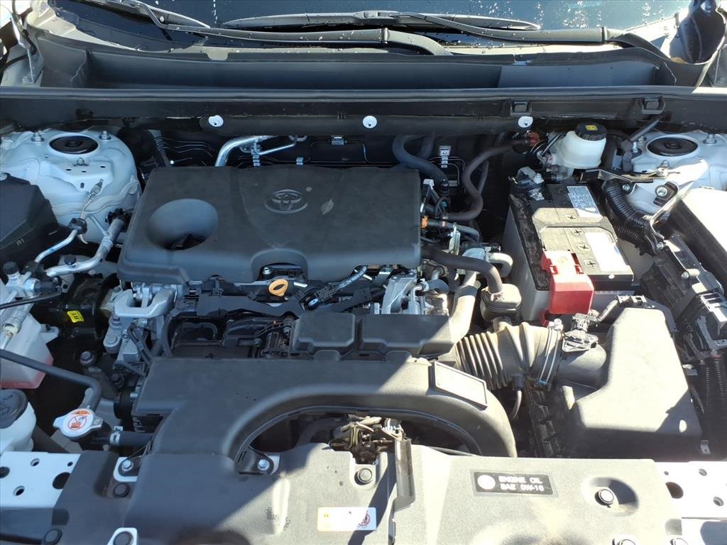 Used 2021 Toyota RAV4 XLE w/ Convenience Package image 19
