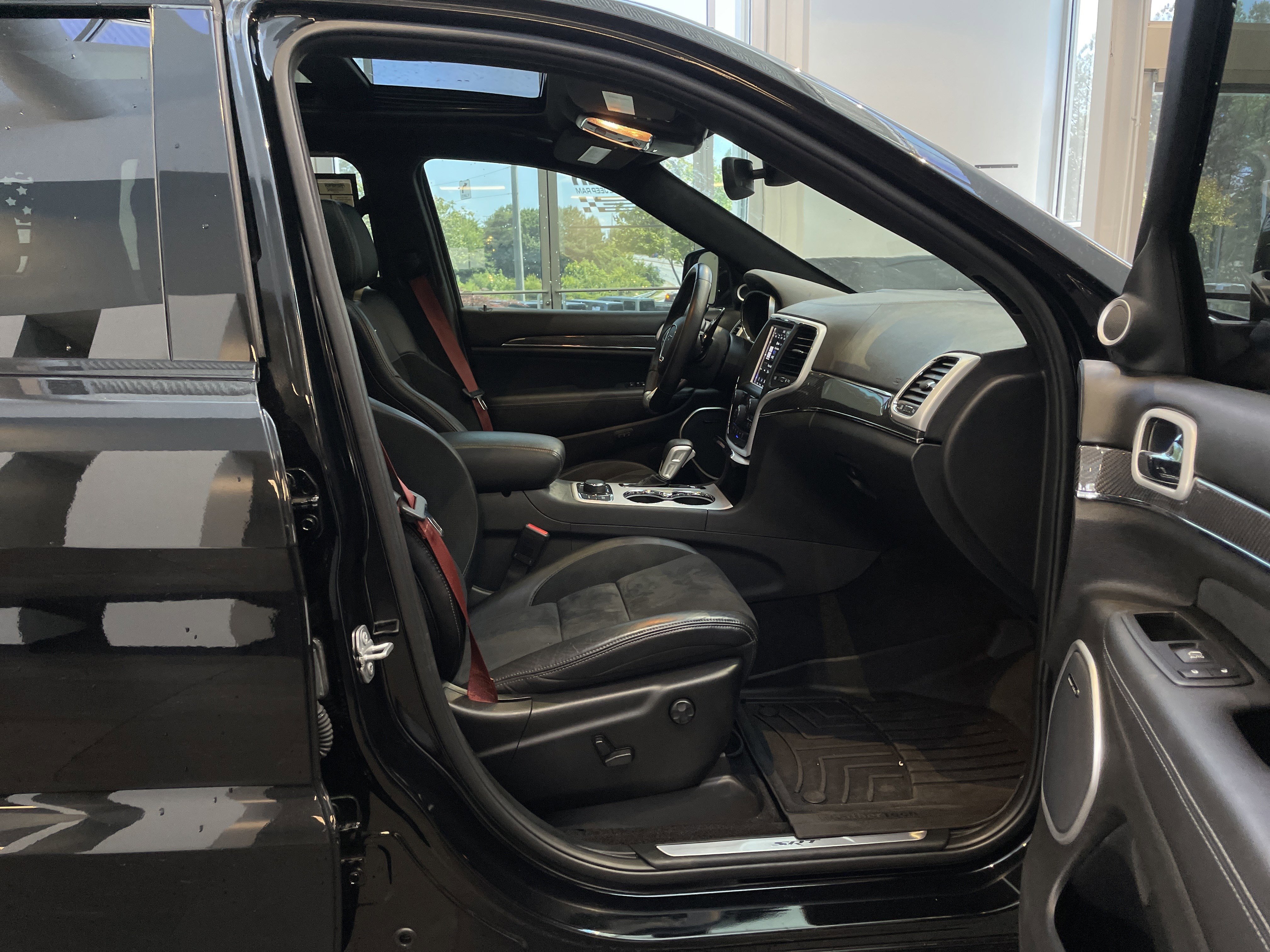 Used 2018 Jeep Grand Cherokee SRT AWD/4WD image 38