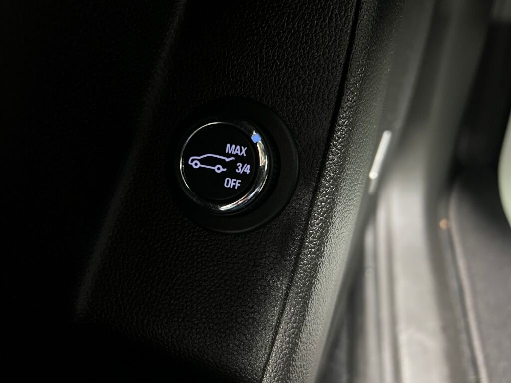 Used 2021 Chevrolet Traverse RS image 16