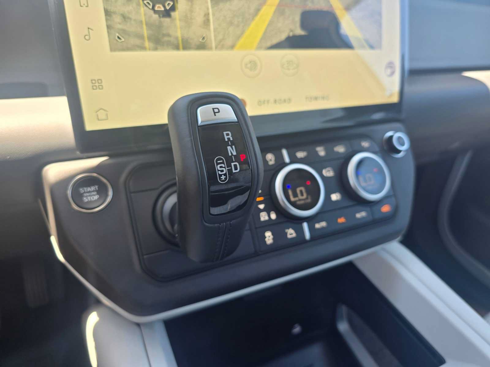 New 2026 Land Rover Defender 110 X-Dynamic SE AWD/4WD image 29