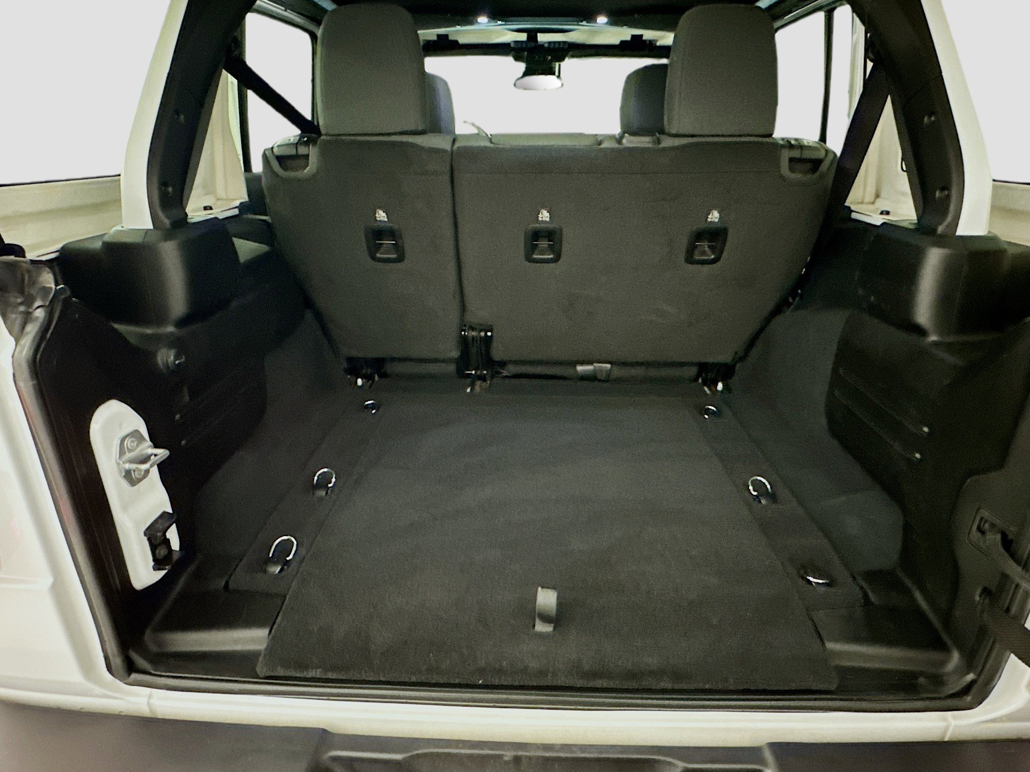 Used 2025 Jeep Wrangler Sahara image 29