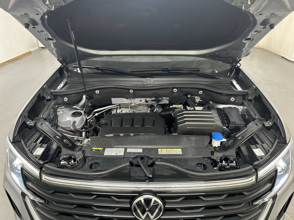 Used 2024 Volkswagen Atlas Cross Sport SE AWD/4WD image 23