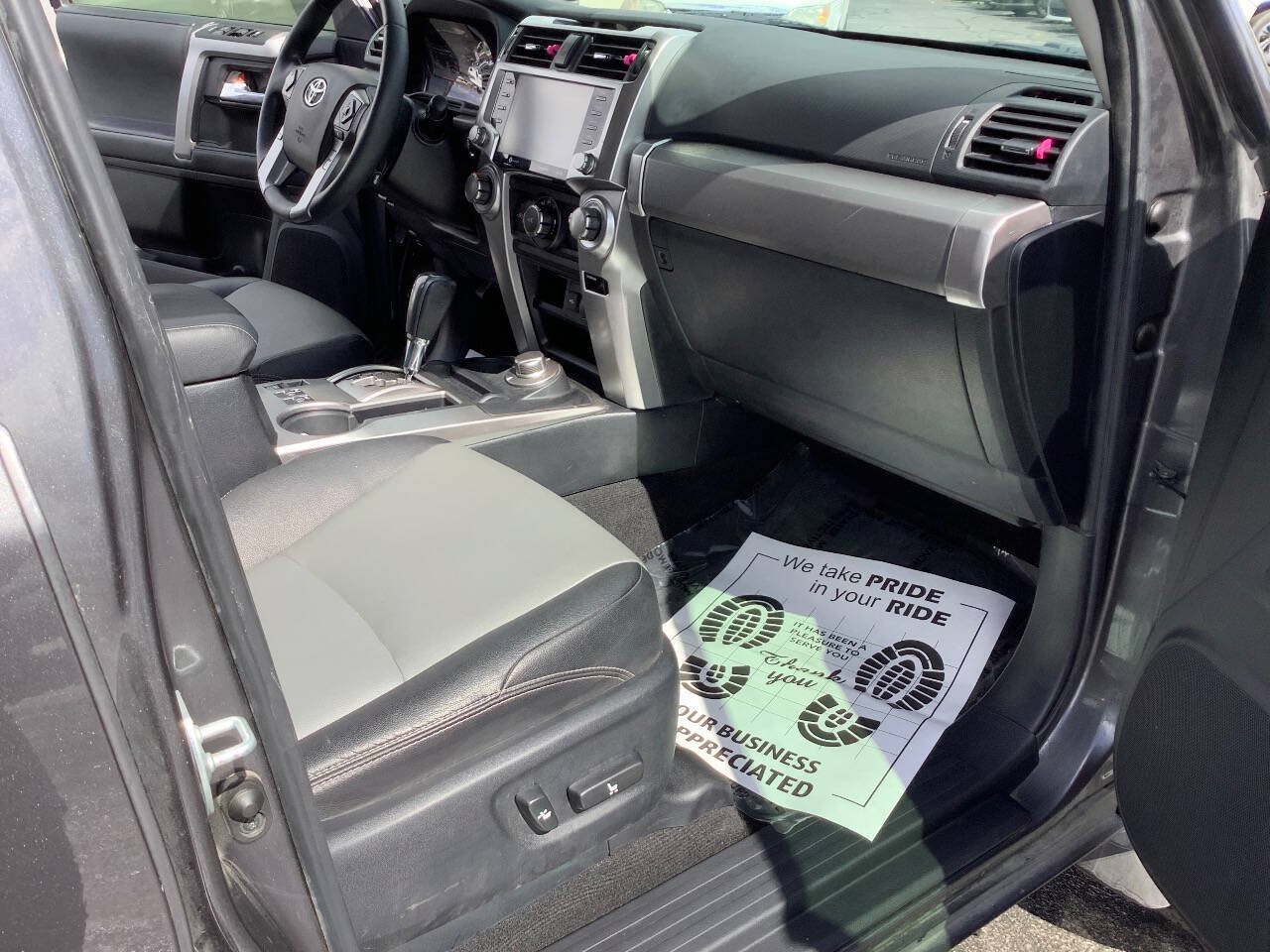 Used 2020 Toyota 4Runner SR5 Premium AWD/4WD image 33