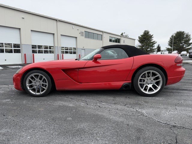 Used 2003 Dodge Viper SRT-10 image 2