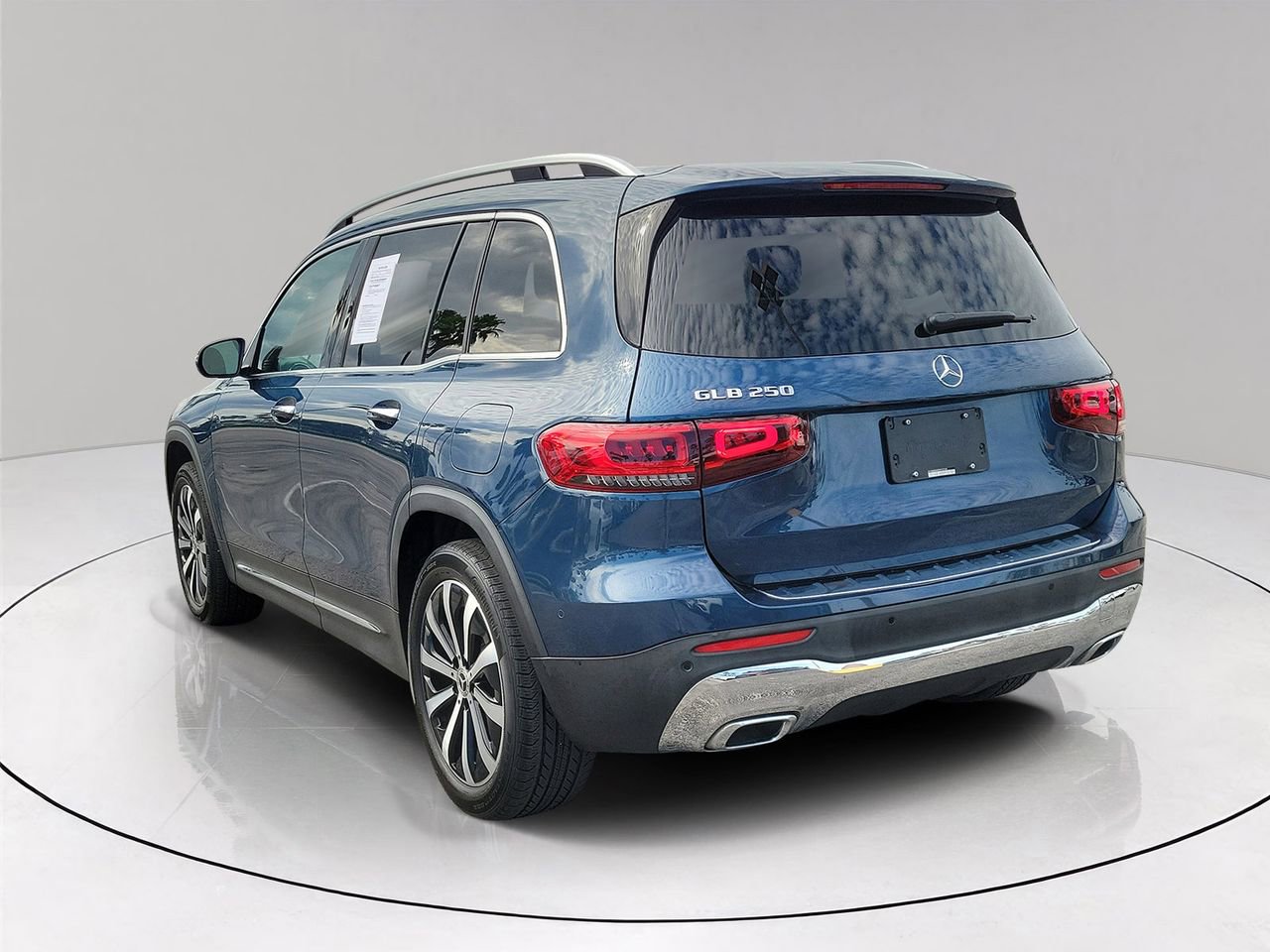 Certified 2023 Mercedes-Benz GLB 250 image 4