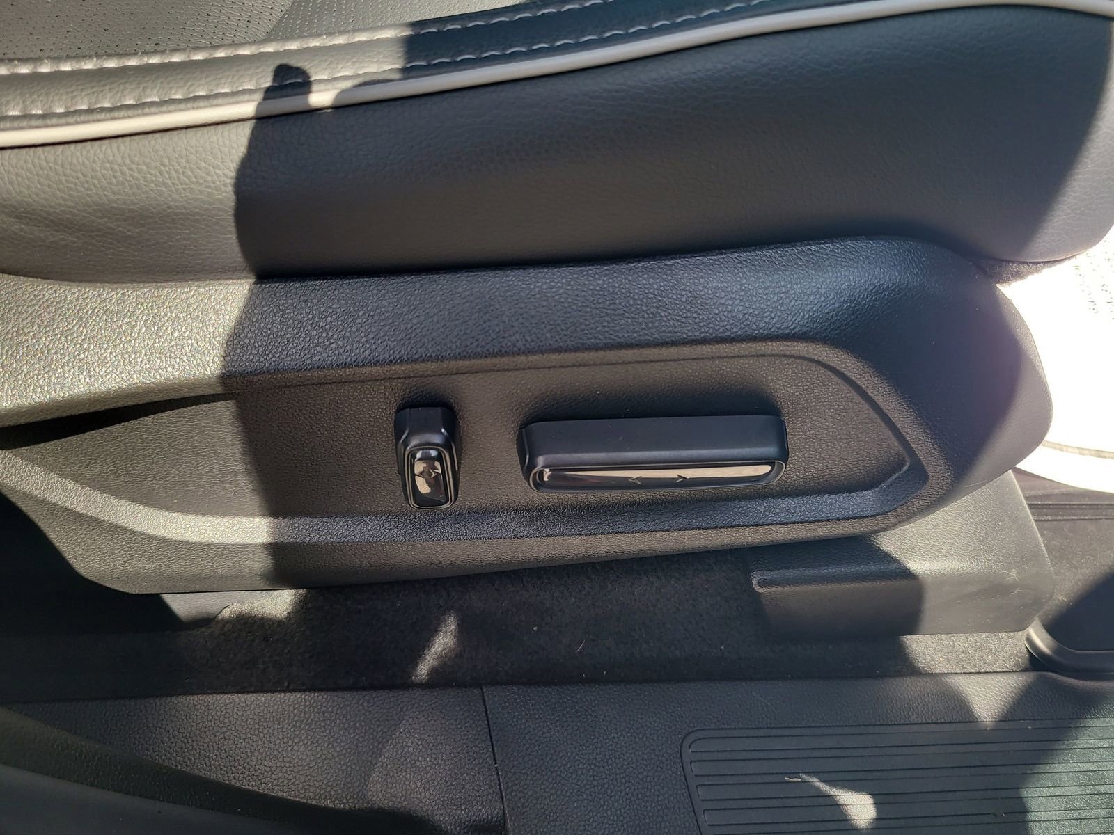 Certified 2025 Honda Pilot Elite image 32