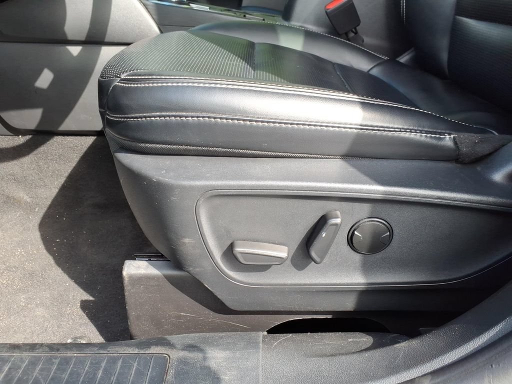Used 2025 Ford Escape Platinum AWD/4WD image 16