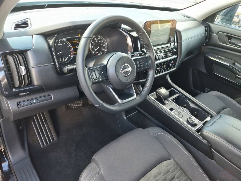 Used 2024 Nissan Pathfinder SV AWD/4WD image 10