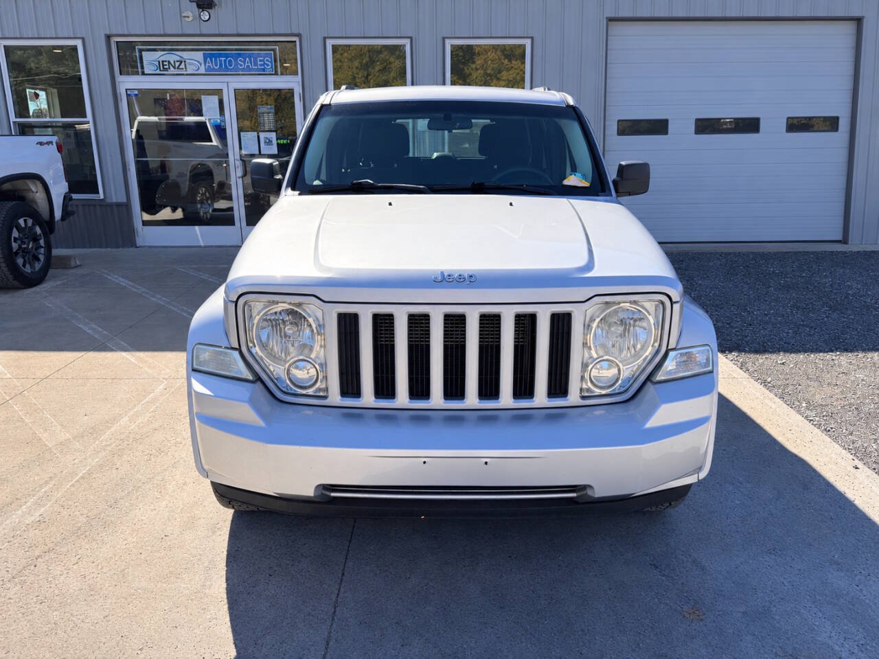 Used 2011 Jeep Liberty Sport AWD/4WD image 2