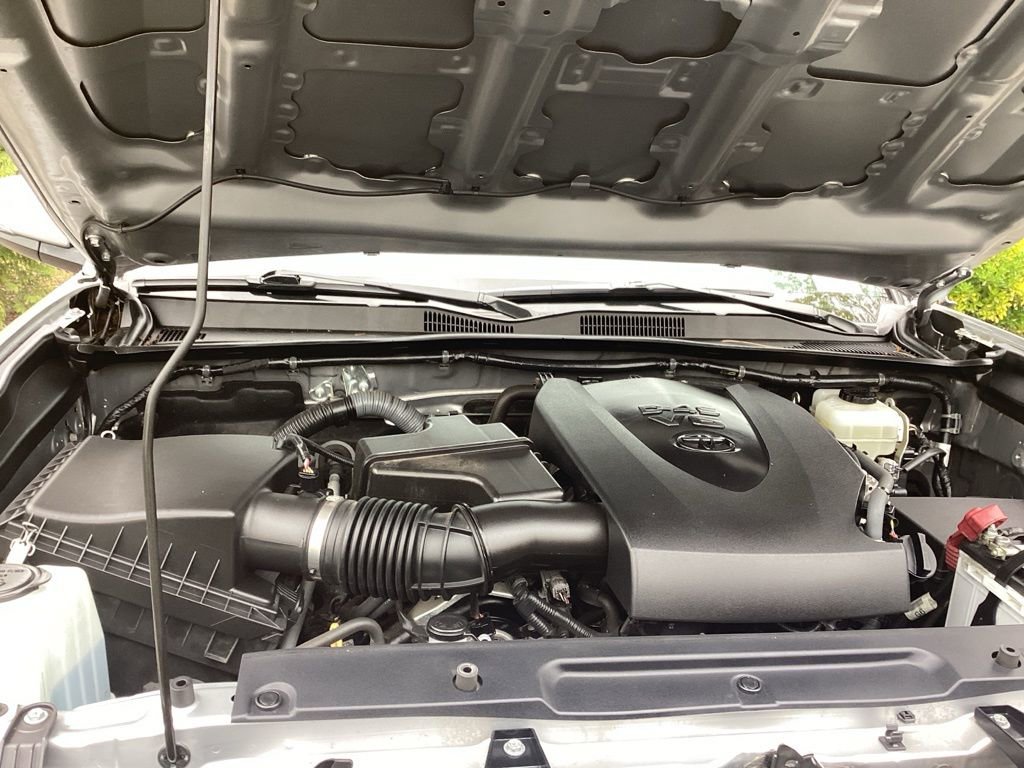 Used 2016 Toyota Tacoma TRD Off-Road w/ Premium & Technology Package AWD/4WD image 24