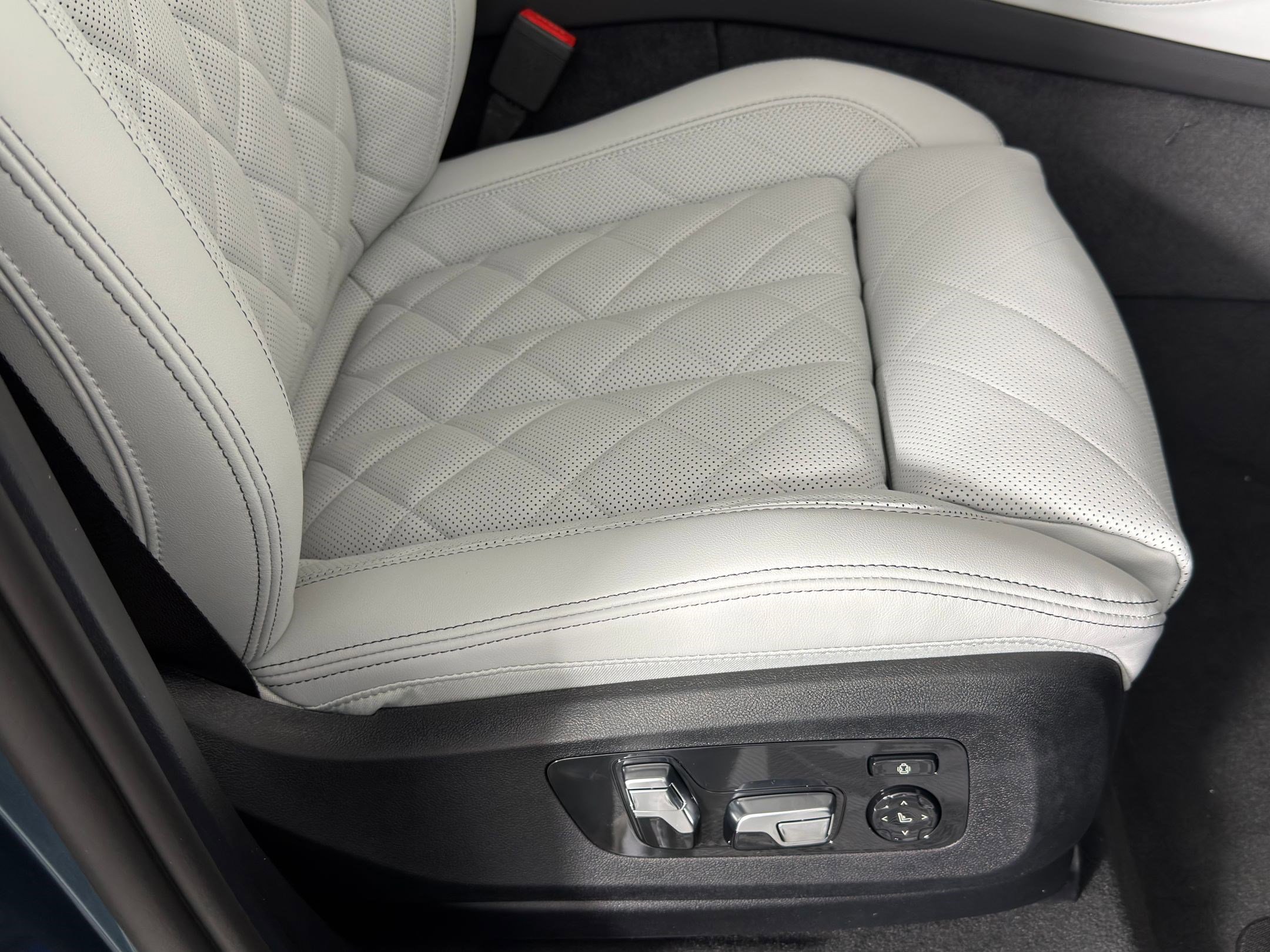 New 2026 BMW X5 sDrive40i w/ Climate Comfort Package image 30