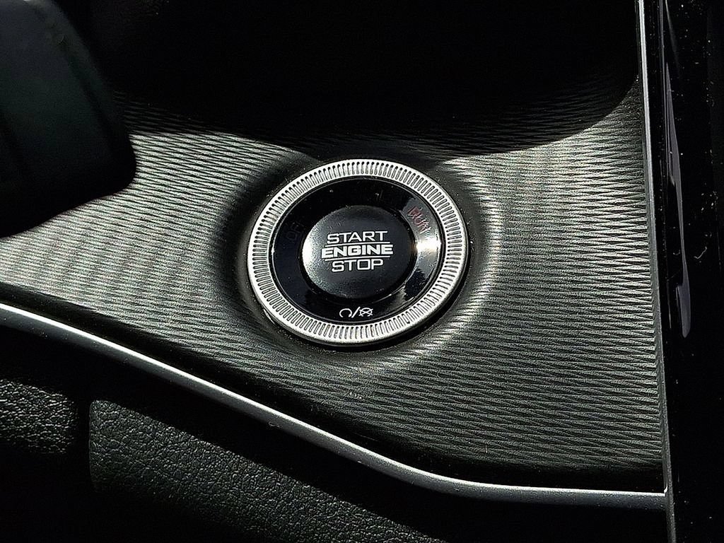 Used 2025 Jeep Grand Cherokee Altitude RWD image 18