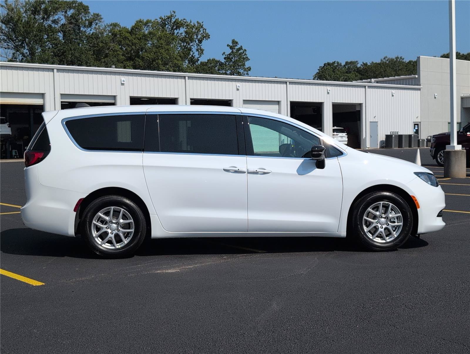 New 2027 Chrysler Pacifica LX FWD image 8
