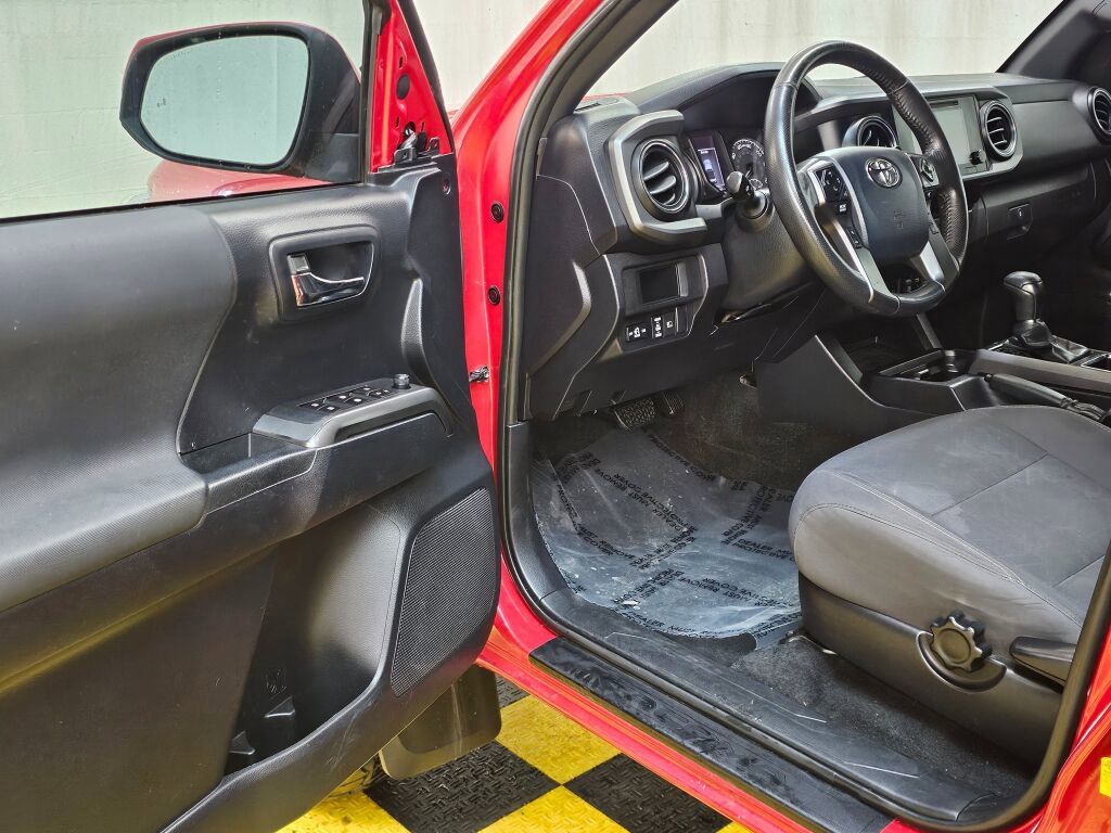 Used 2019 Toyota Tacoma TRD Off-Road w/ Technology Package AWD/4WD image 20