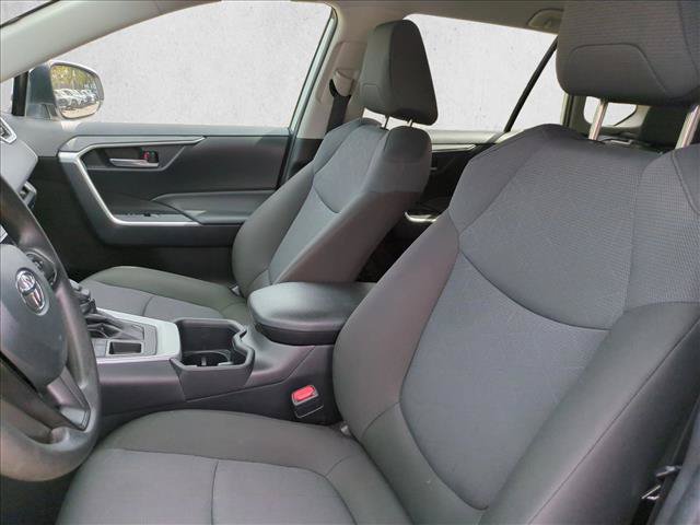 Used 2025 Toyota RAV4 XLE AWD/4WD image 15