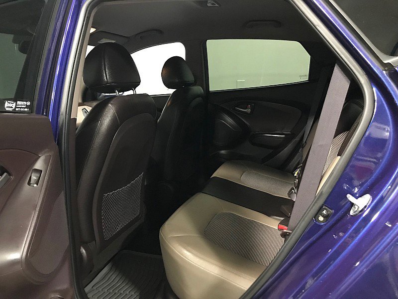 Used 2011 Hyundai Tucson GLS image 16