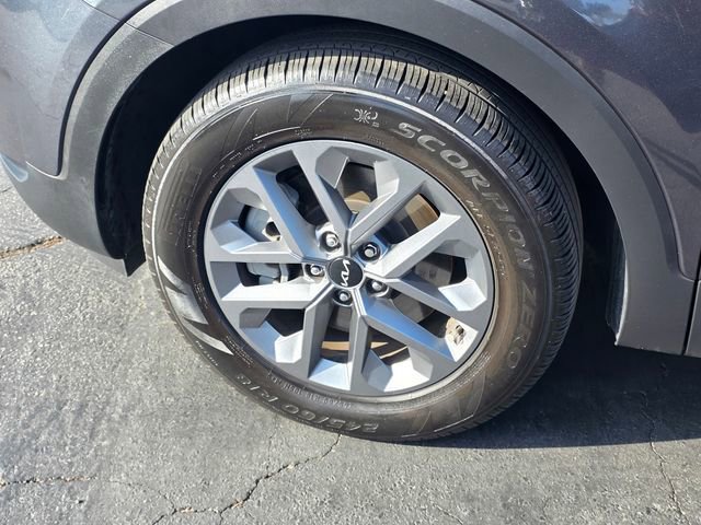 Used 2024 Kia Telluride LX FWD image 5