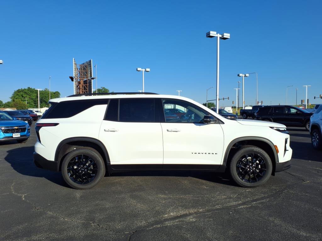 New 2025 Chevrolet Traverse LT w/ Midnight/Sport Edition image 2