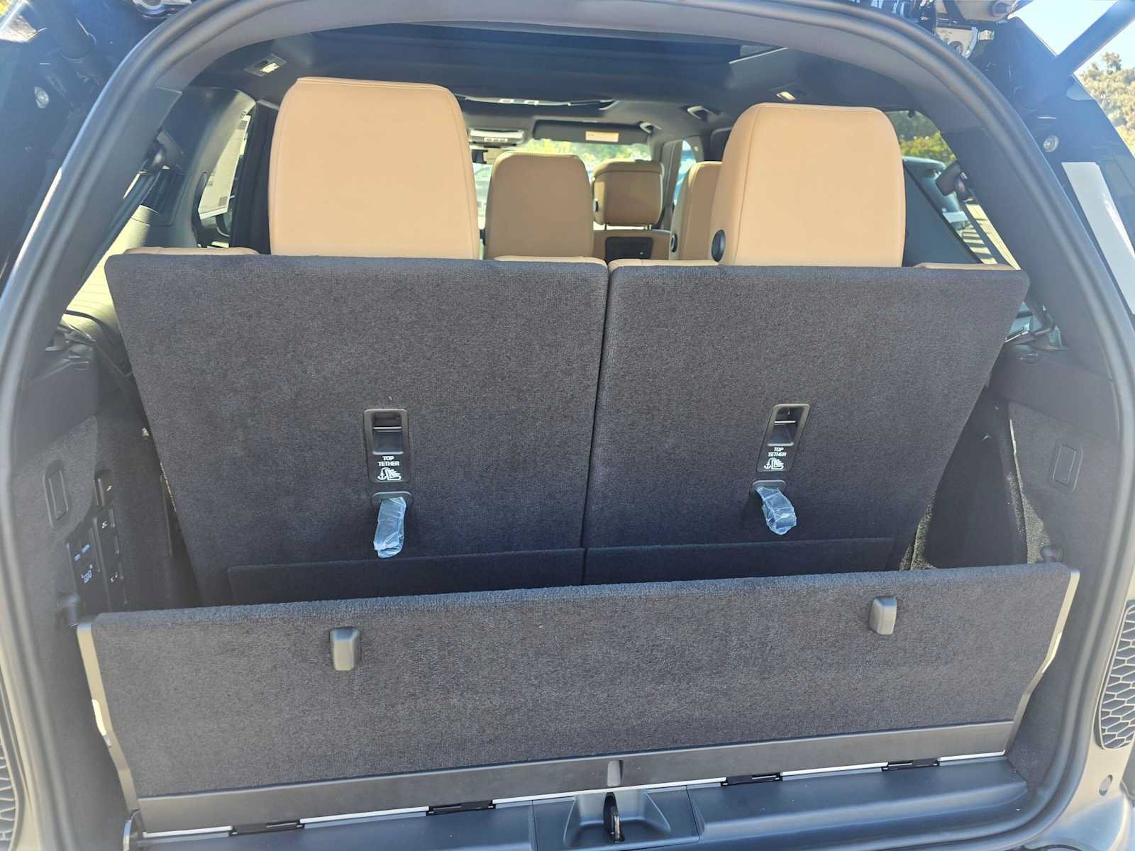 New 2026 Land Rover Discovery Dynamic SE AWD/4WD image 14