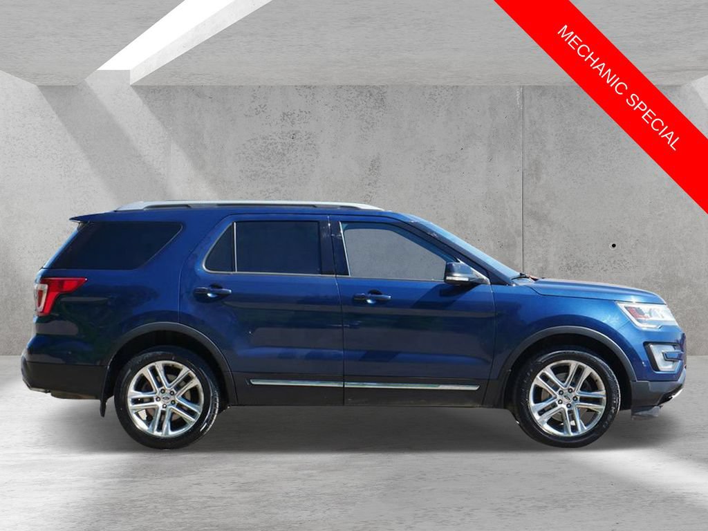 Used 2017 Ford Explorer XLT w/ Equipment Group 202A AWD/4WD image 2