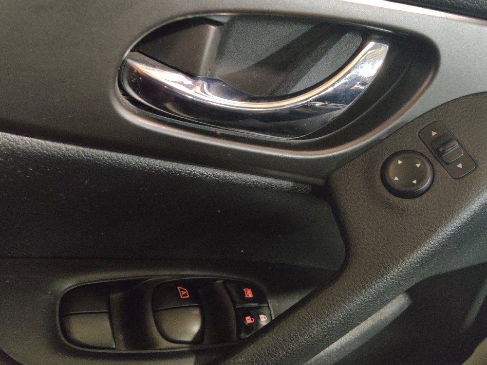 Used 2015 Nissan Rogue SV AWD/4WD image 27