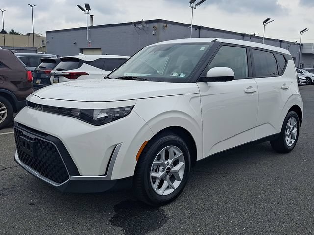 Used 2025 Kia Soul LX w/ LX Technology Package FWD image 1