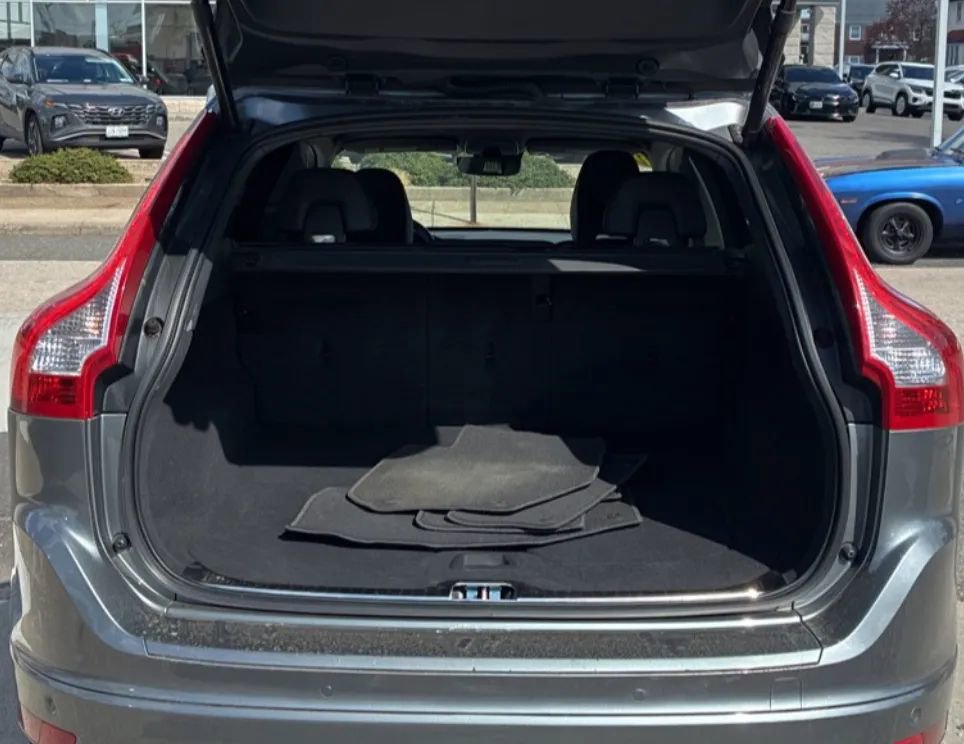 Used 2016 Volvo XC60 T6 w/ Proximity Package AWD/4WD image 22