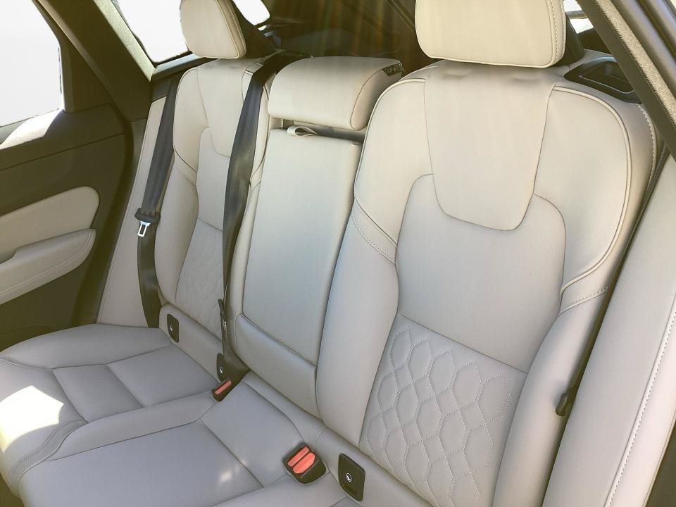 New 2027 Volvo XC60 B5 Plus AWD/4WD image 12