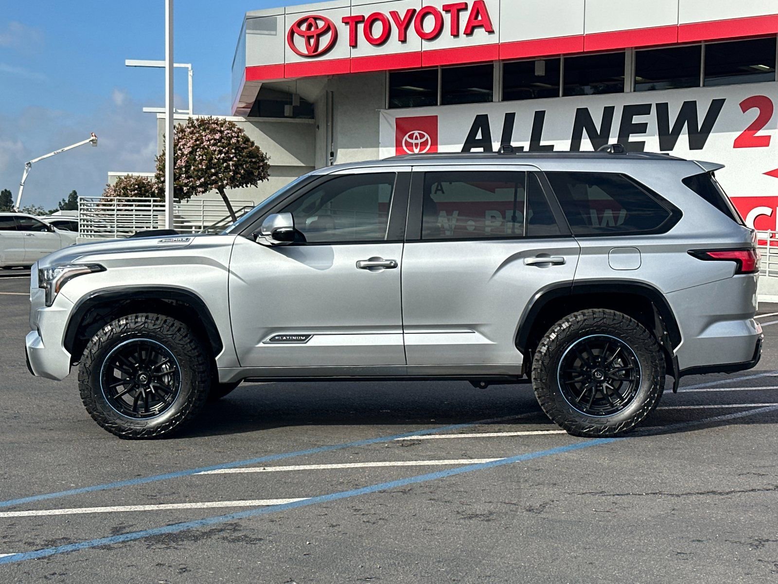 Used 2025 Toyota Sequoia Platinum AWD/4WD image 2