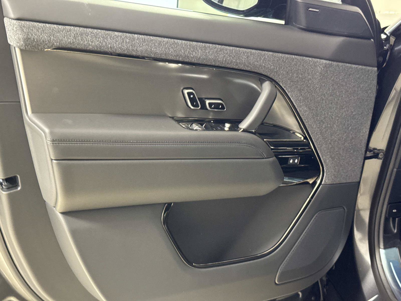 New 2026 Land Rover Range Rover Sport SE AWD/4WD image 17