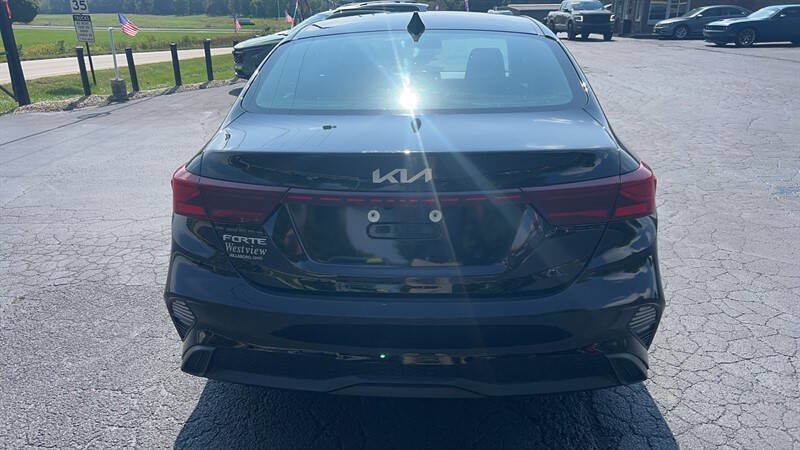Used 2024 Kia Forte LXS FWD image 7