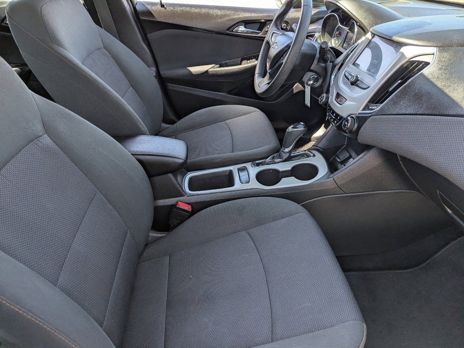 Used 2018 Chevrolet Cruze LS FWD image 9