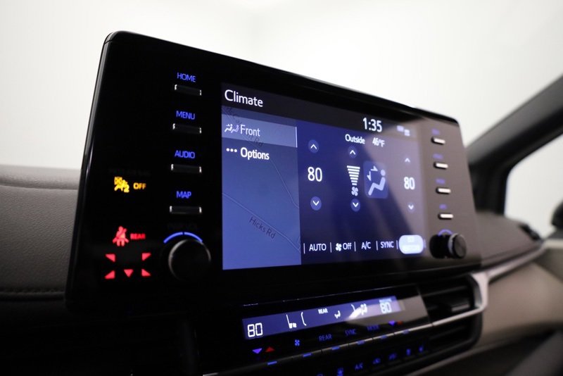 Used 2023 Toyota Sienna Platinum image 18