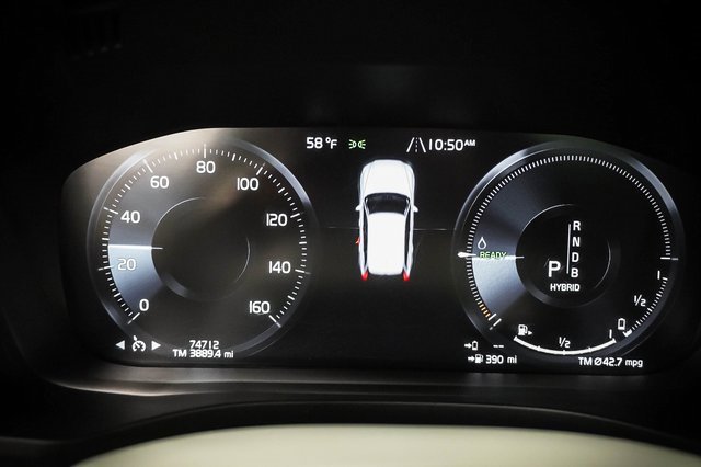 Used 2019 Volvo XC60 T8 Momentum image 13