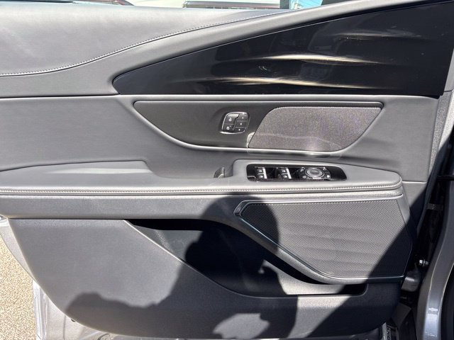 New 2026 Lincoln Nautilus Premier AWD/4WD image 13