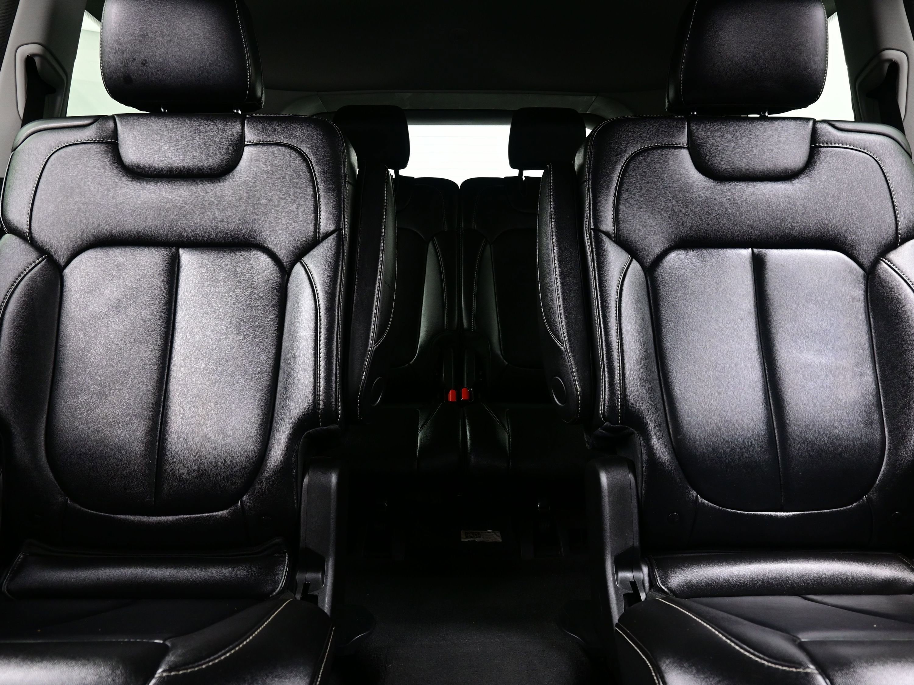 Used 2023 Jeep Grand Cherokee L Limited w/ Black Appearance Package image 18