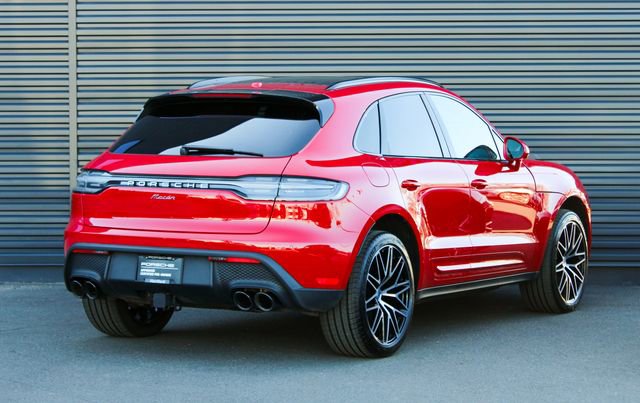 Certified 2025 Porsche Macan image 7
