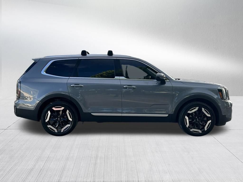 Used 2023 Kia Telluride EX w/ EX Captain's Chair Package FWD image 4