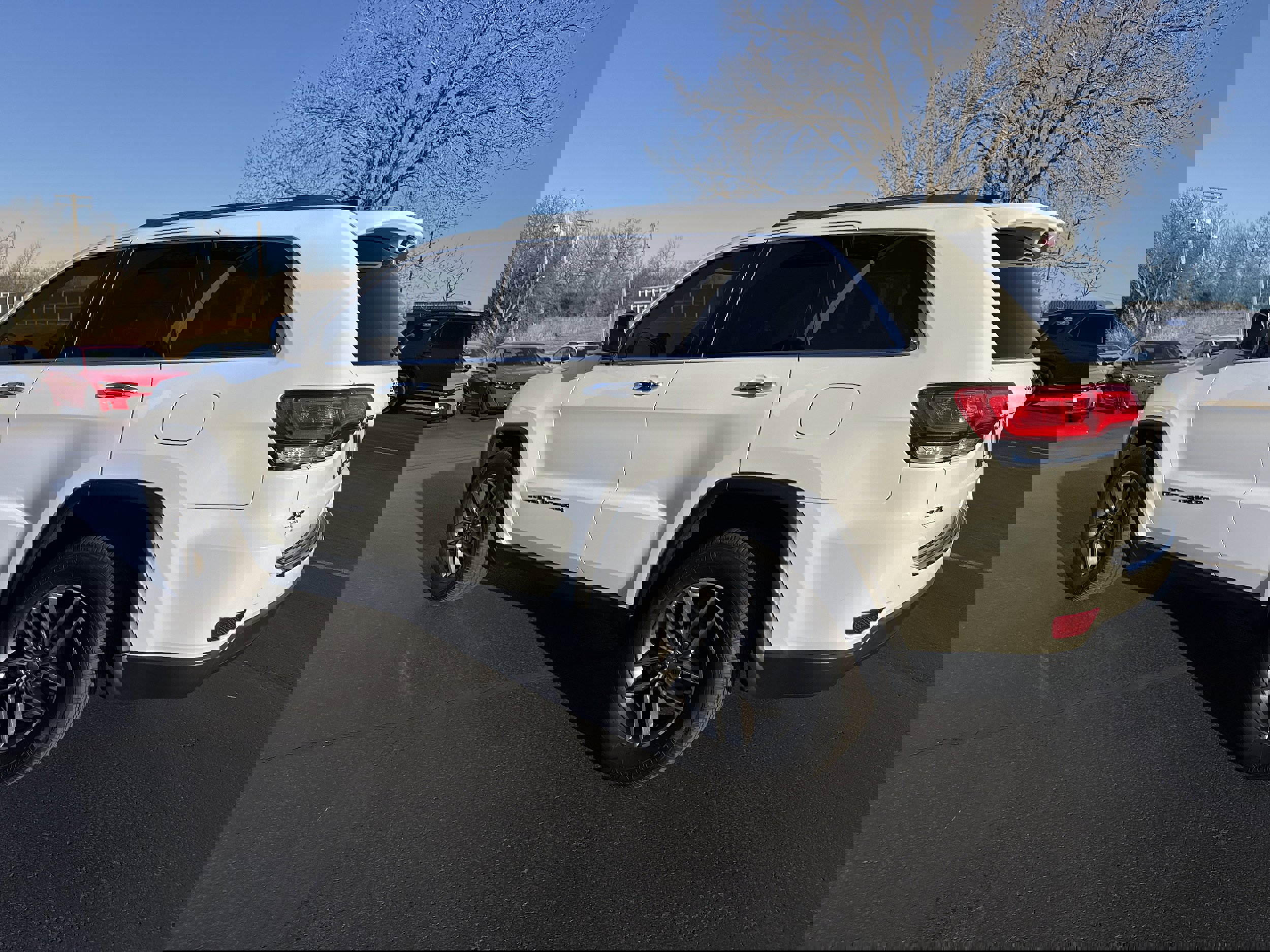 Used 2018 Jeep Grand Cherokee Limited image 3