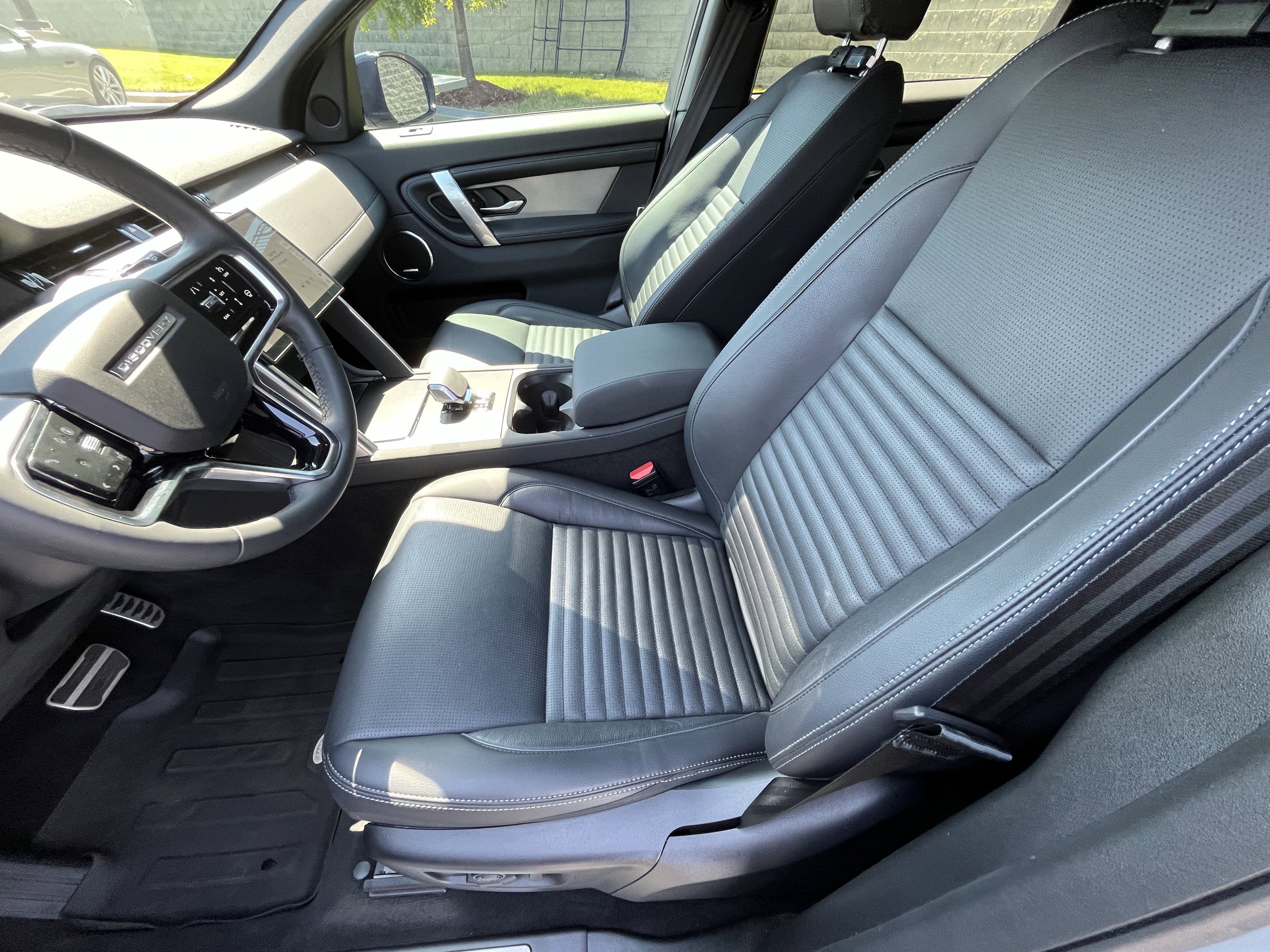 Certified 2025 Land Rover Discovery Sport Dynamic SE image 17