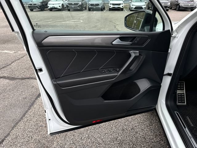Certified 2023 Volkswagen Tiguan SE R-Line AWD/4WD image 11
