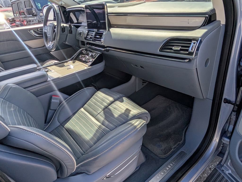 Used 2018 Lincoln Navigator Black Label image 18