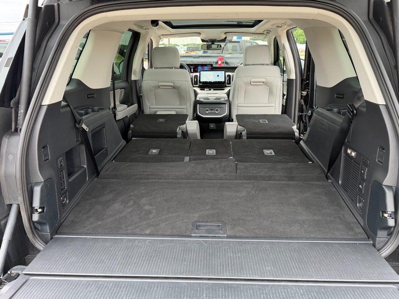 Used 2025 Ford Expedition Active AWD/4WD image 19