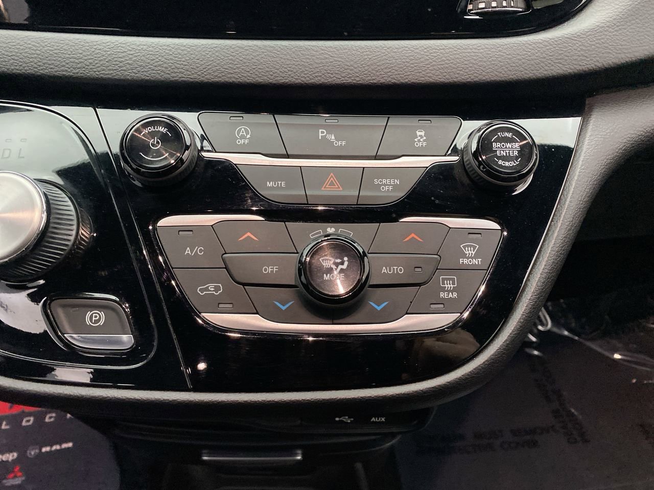 Used 2020 Chrysler Pacifica Touring-L w/ S Appearance Package FWD image 21