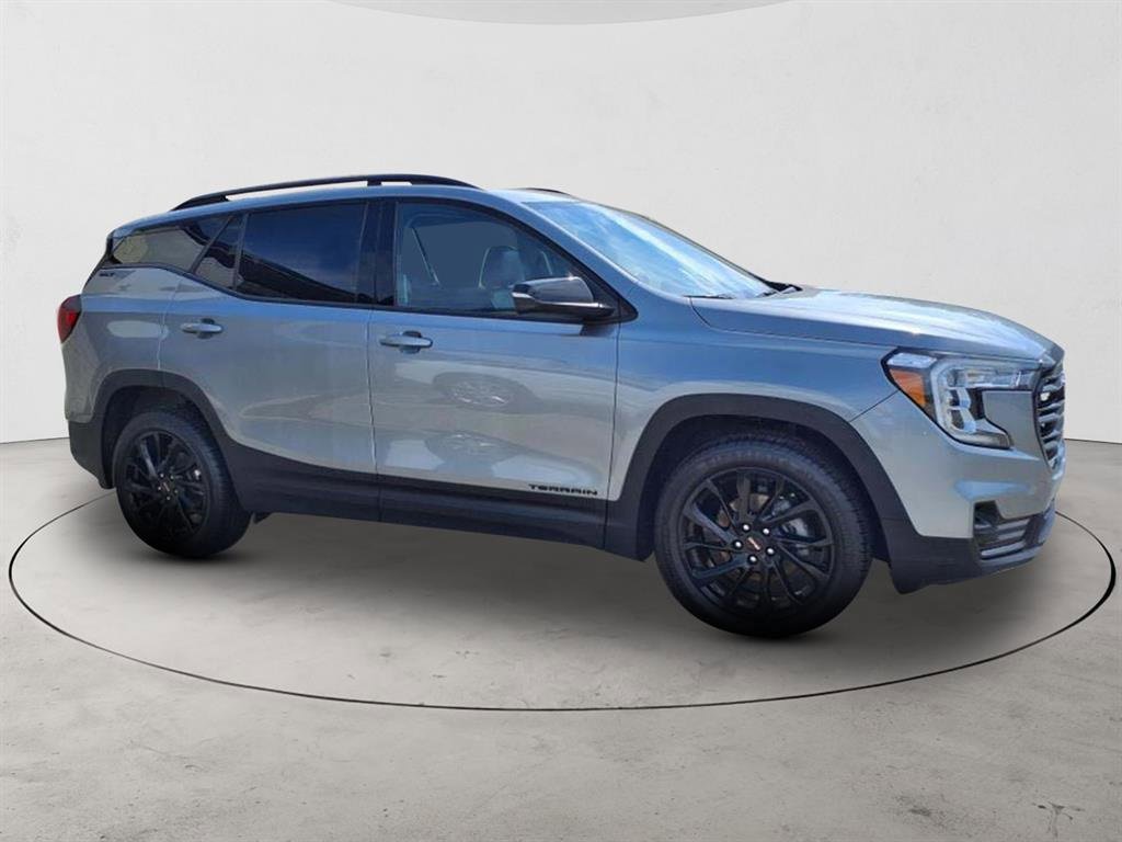 Used 2023 GMC Terrain SLT w/ Elevation Edition image 4