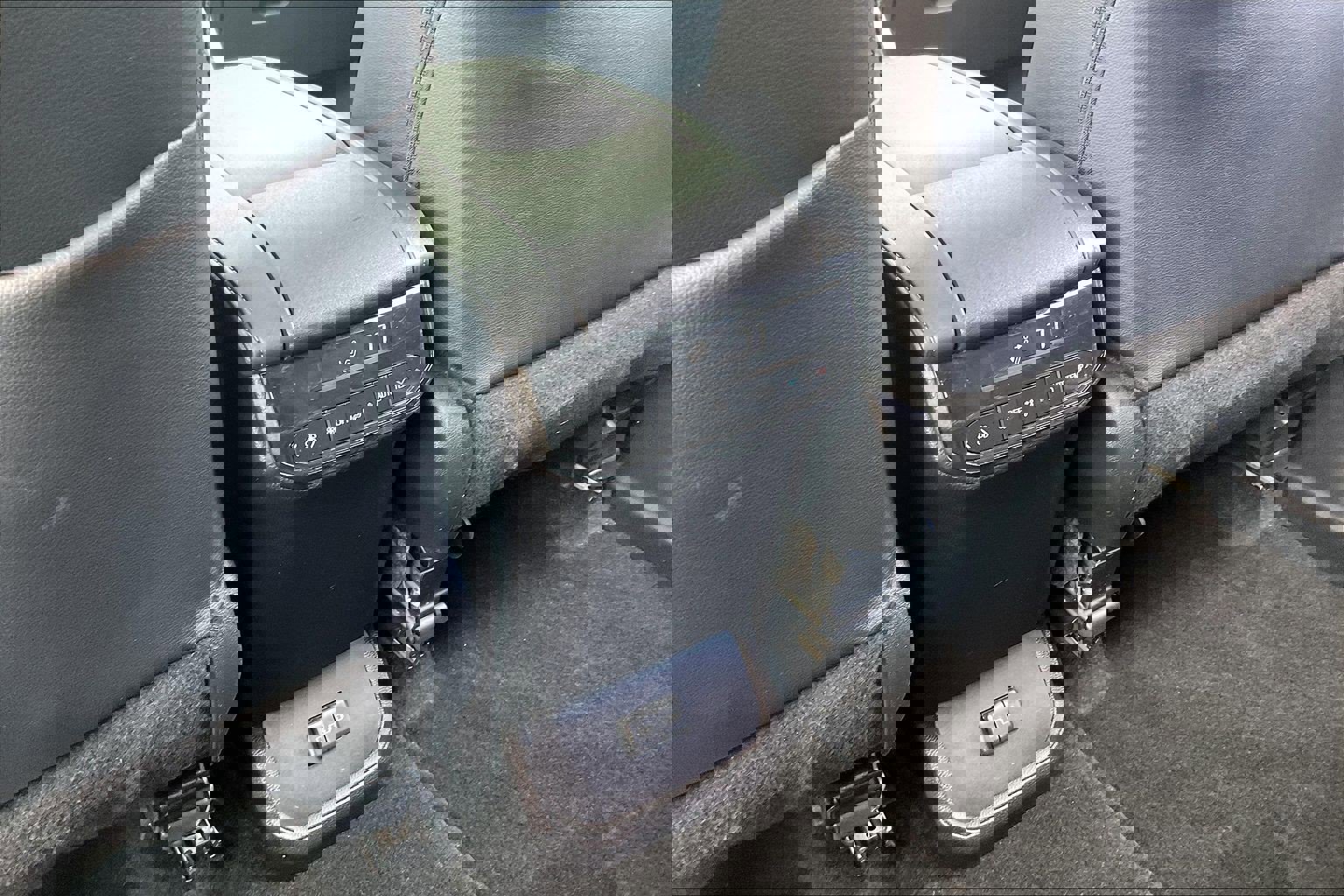 Used 2025 Toyota Highlander XLE image 41