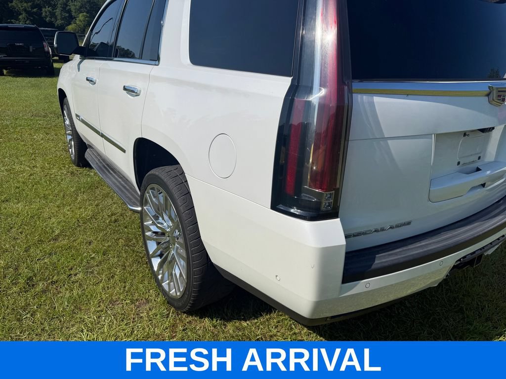 Used 2017 Cadillac Escalade Luxury AWD/4WD image 3